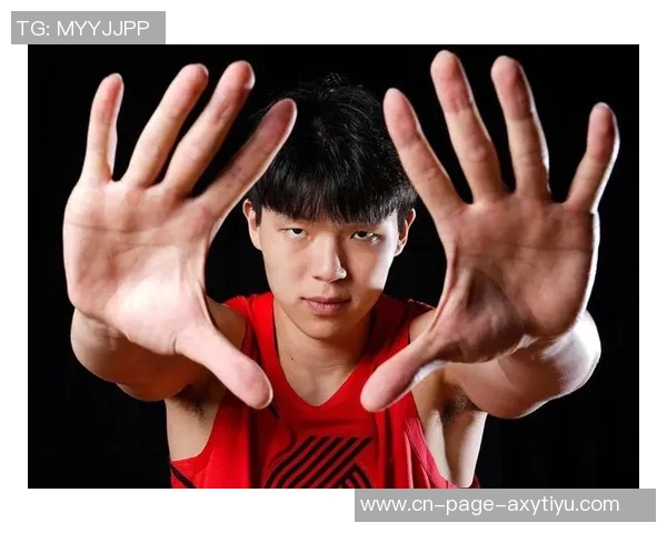 媒体人杨瀚森当众流泪展现真实情感无惧外界评价 媒体人杨瀚森当众流泪展现真实情感无惧外界评价